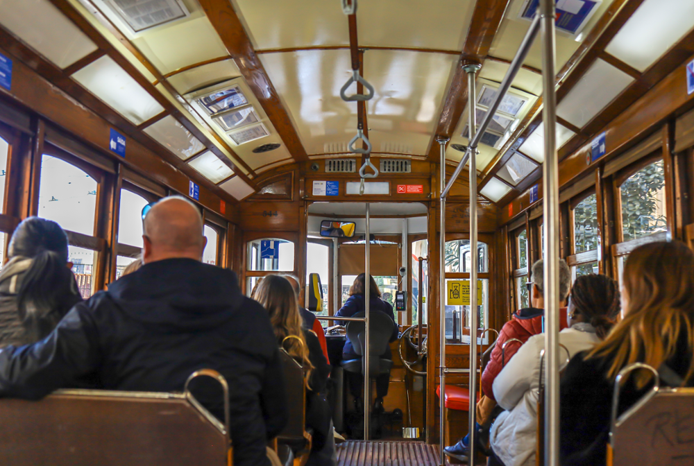 Comment visiter Lisbonne à bord du mythique tramway n°28 ?